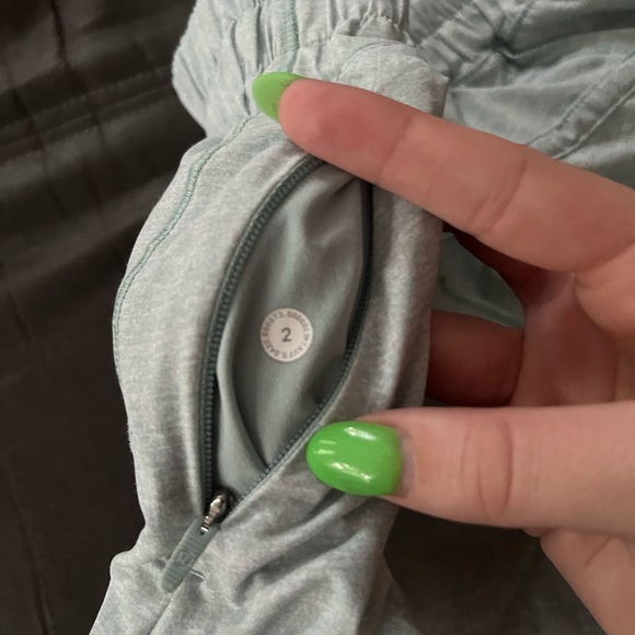 LULULEMON SHORTS - Picture 2 of 4